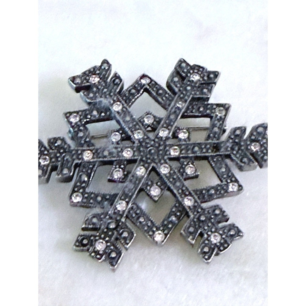 Anne Klein Gunmetal Snowflake Rhinestone Brooch Pin Signed AK - Picture 2 of 6